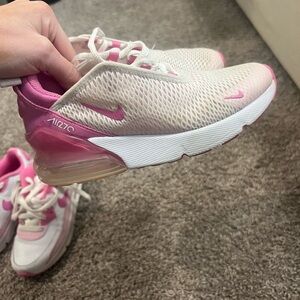 Barely worn Nike air max 270 girls size 1.5 Y